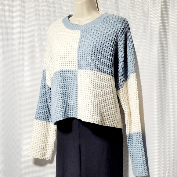 Blue & White Colorblock Cropped Oversized Waffle Knit Sweater Women's (XL - 1X) - Picture 2 of 8